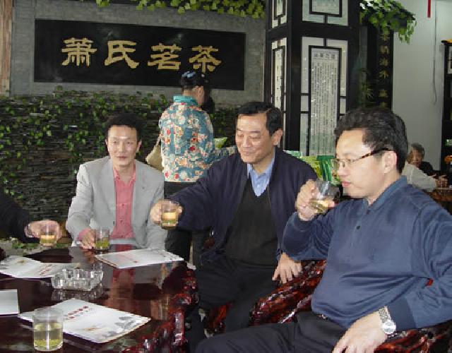 2006年3月,國務院參事團視察蕭氏茶葉集團